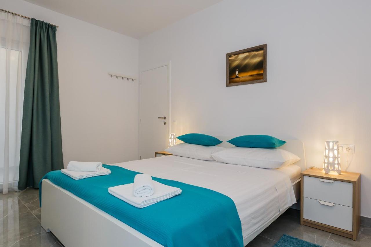 Apartmani Ujakovic Kaštela Exterior foto