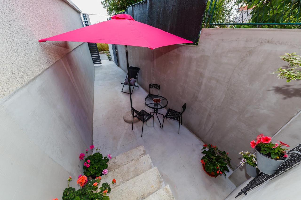 Apartmani Ujakovic Kaštela Exterior foto