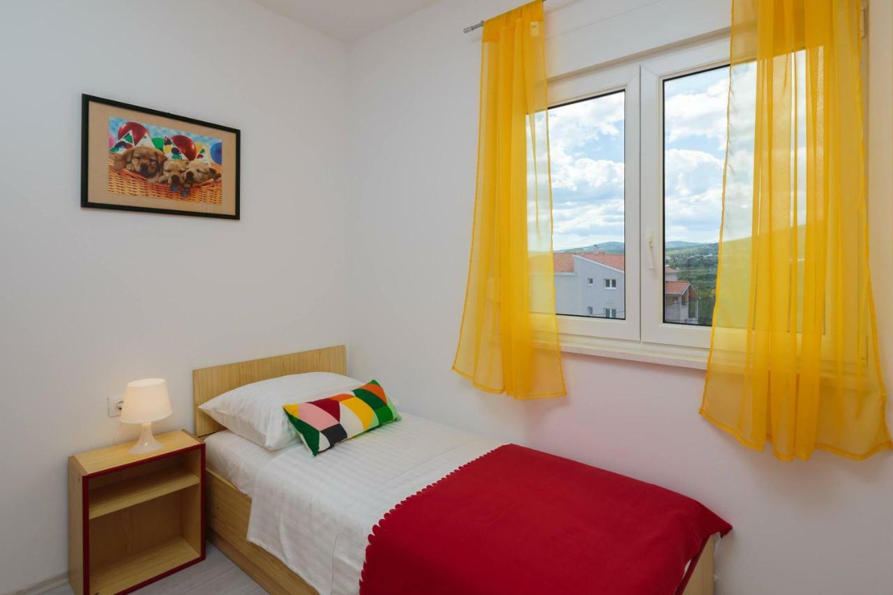 Apartmani Ujakovic Kaštela Exterior foto