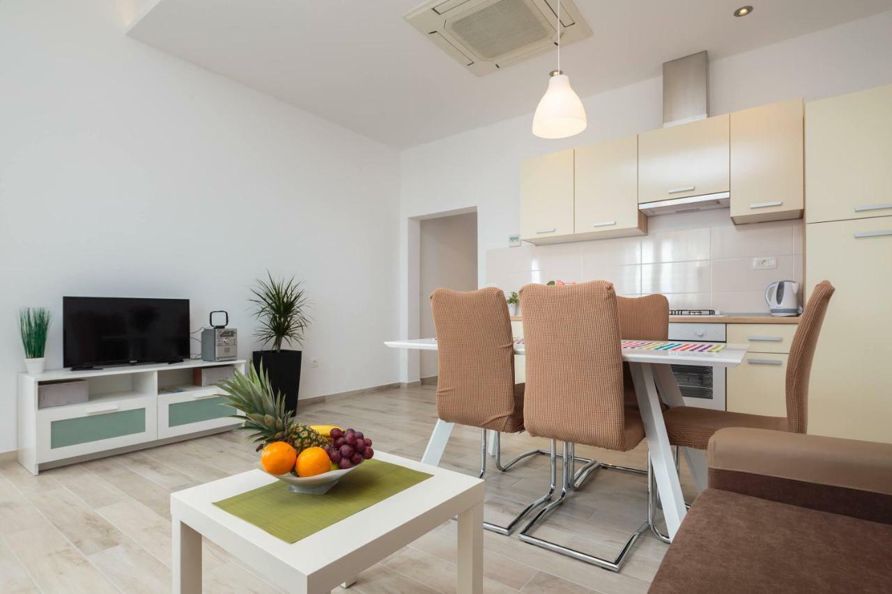 Apartmani Ujakovic Kaštela Exterior foto