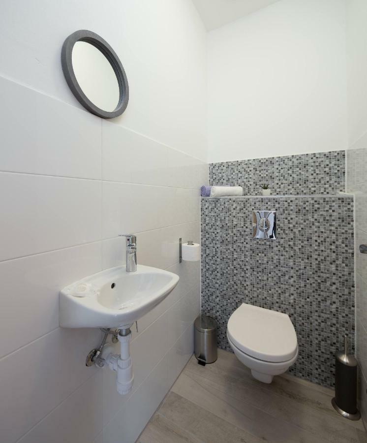 Apartmani Ujakovic Kaštela Exterior foto