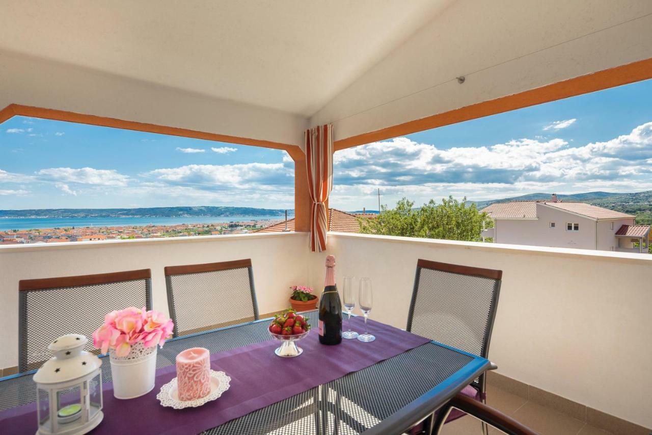 Apartmani Ujakovic Kaštela Exterior foto