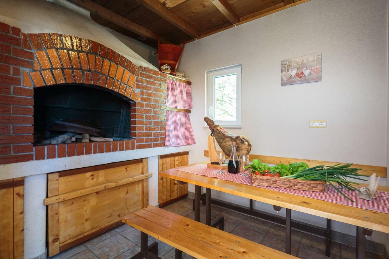 Apartmani Ujakovic Kaštela Exterior foto